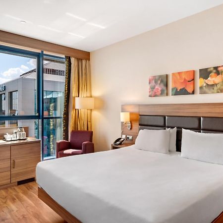 Hilton Garden Inn Sevilla Екстериор снимка