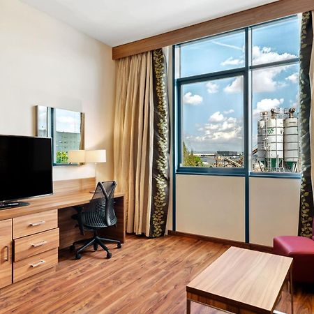 Hilton Garden Inn Sevilla Екстериор снимка