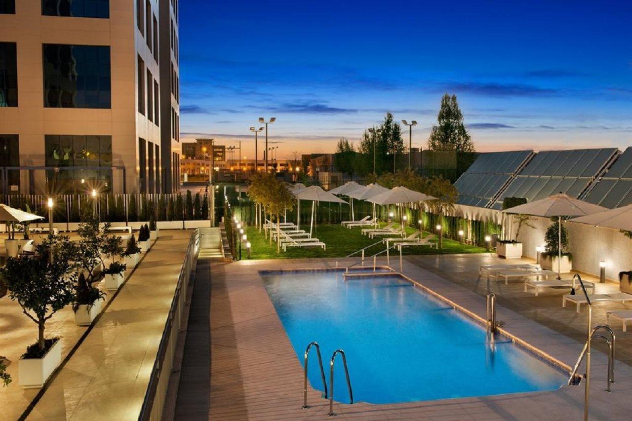 Hilton Garden Inn Sevilla Екстериор снимка