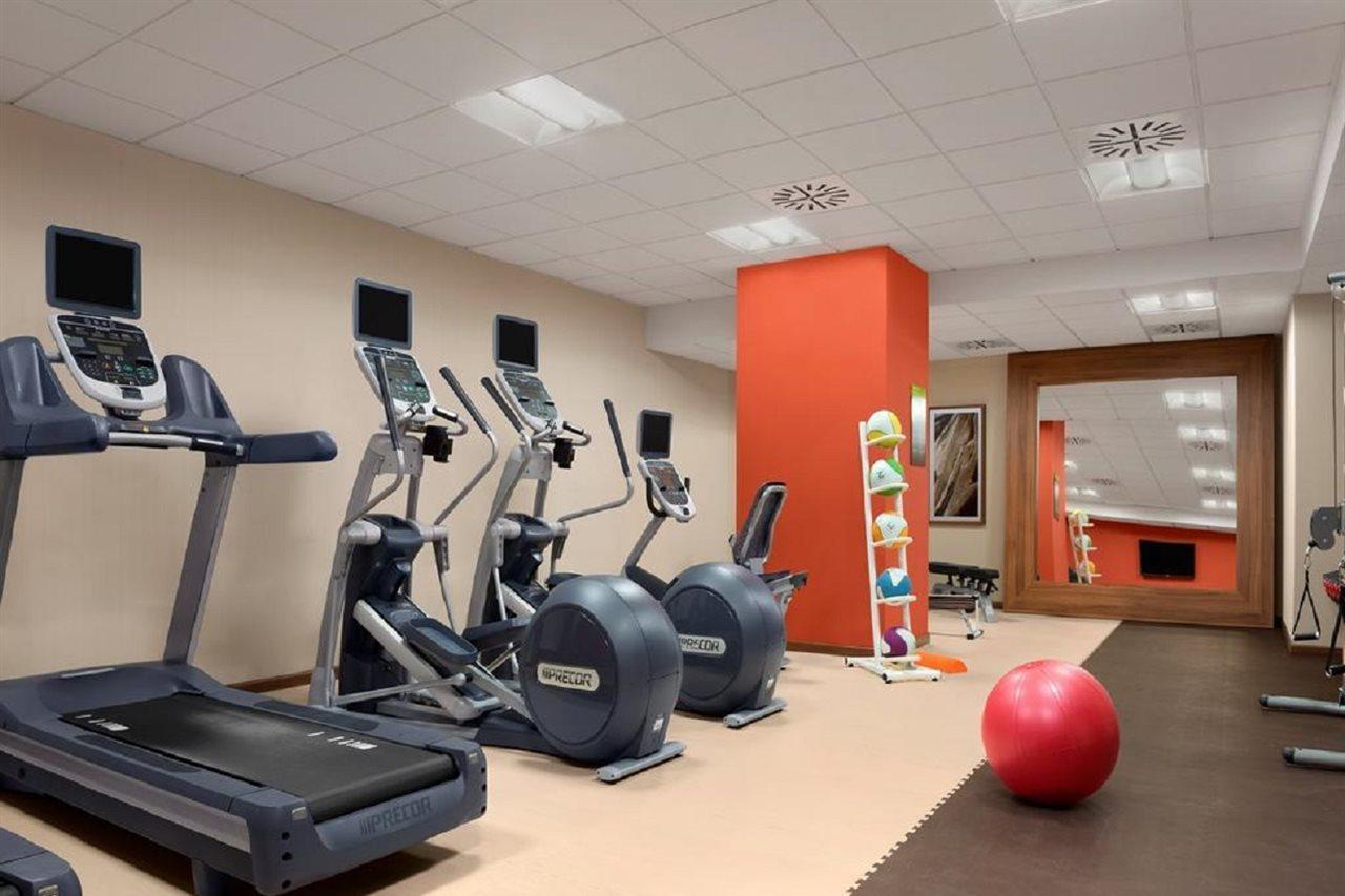 Hilton Garden Inn Sevilla Екстериор снимка