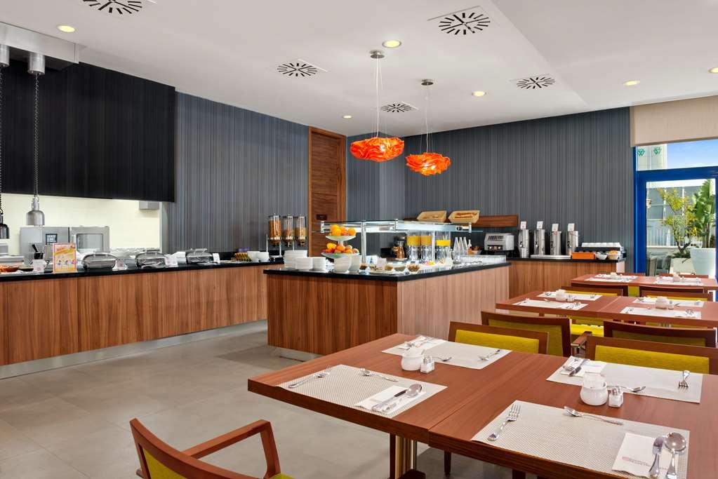Hilton Garden Inn Sevilla Ресторант снимка
