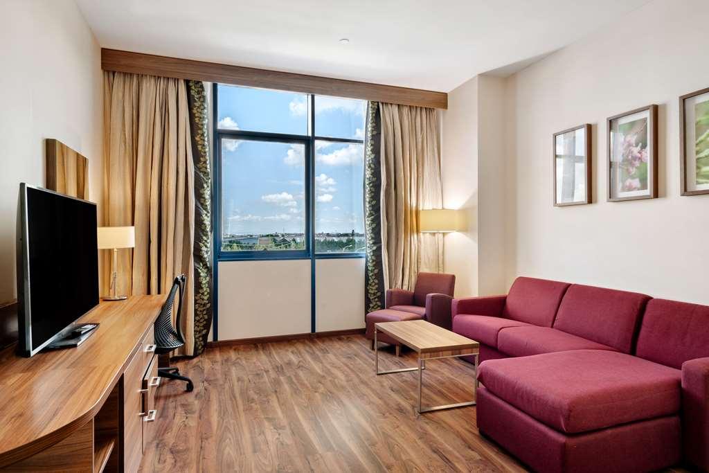 Hilton Garden Inn Sevilla Стая снимка