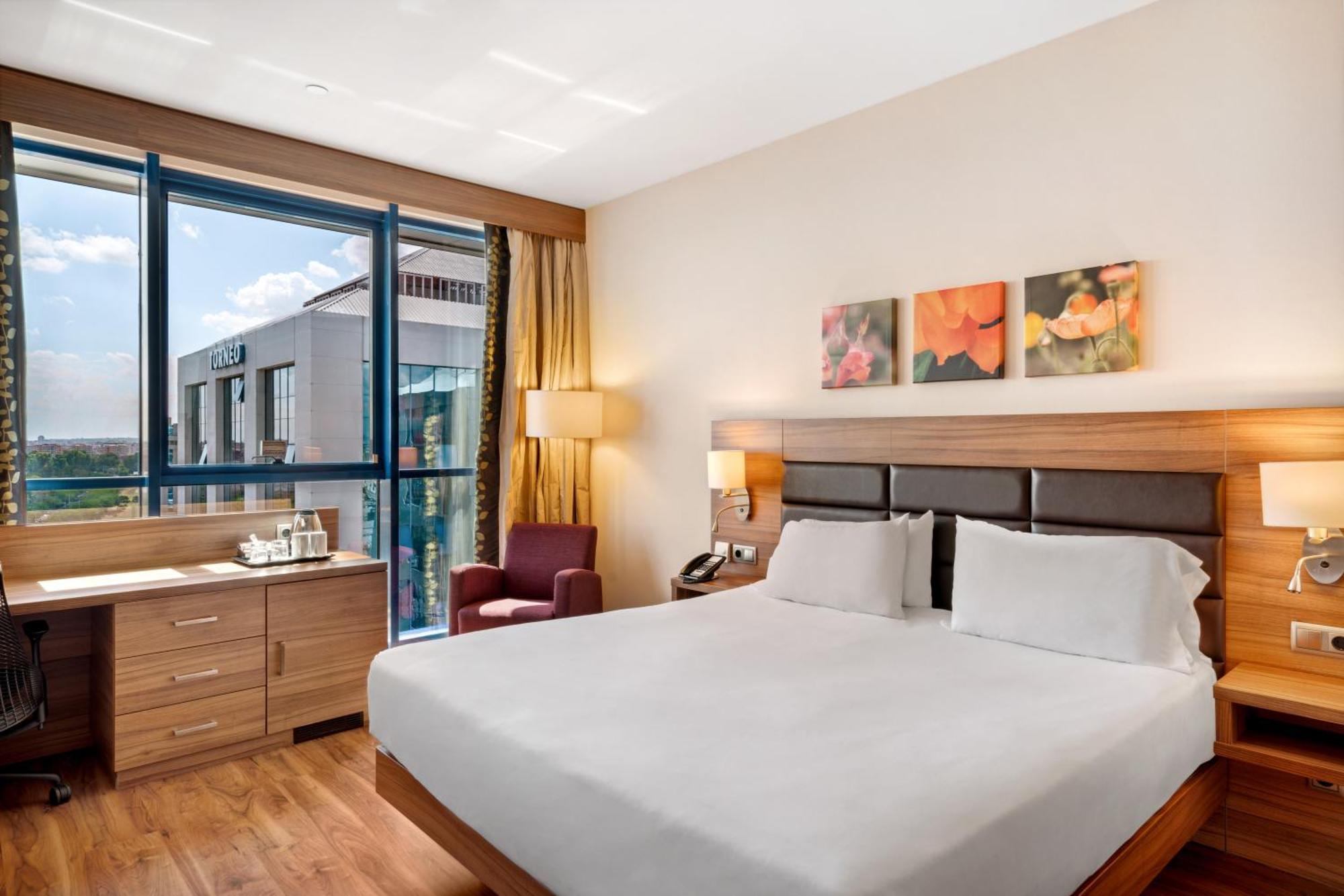 Hilton Garden Inn Sevilla Екстериор снимка