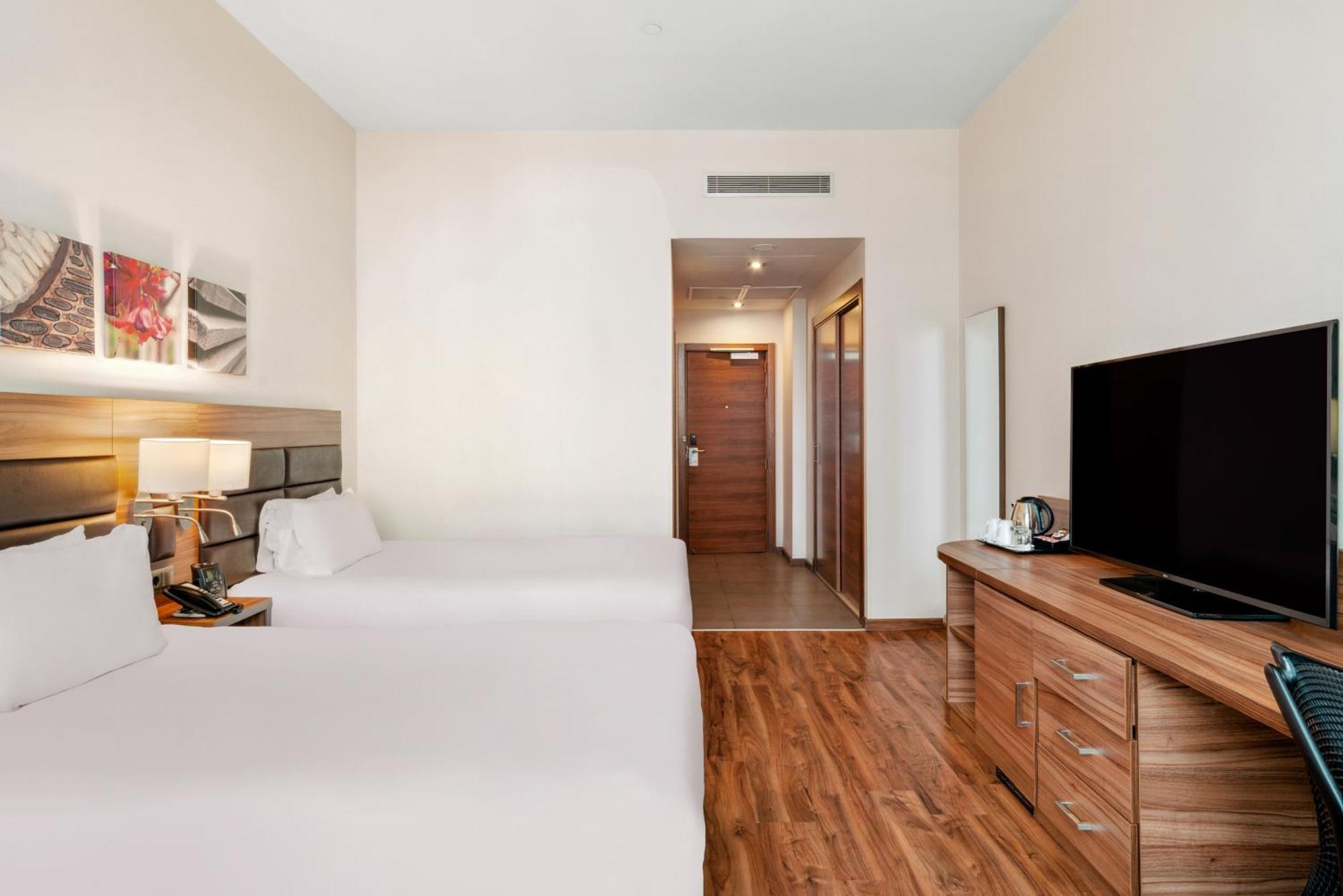 Hilton Garden Inn Sevilla Екстериор снимка