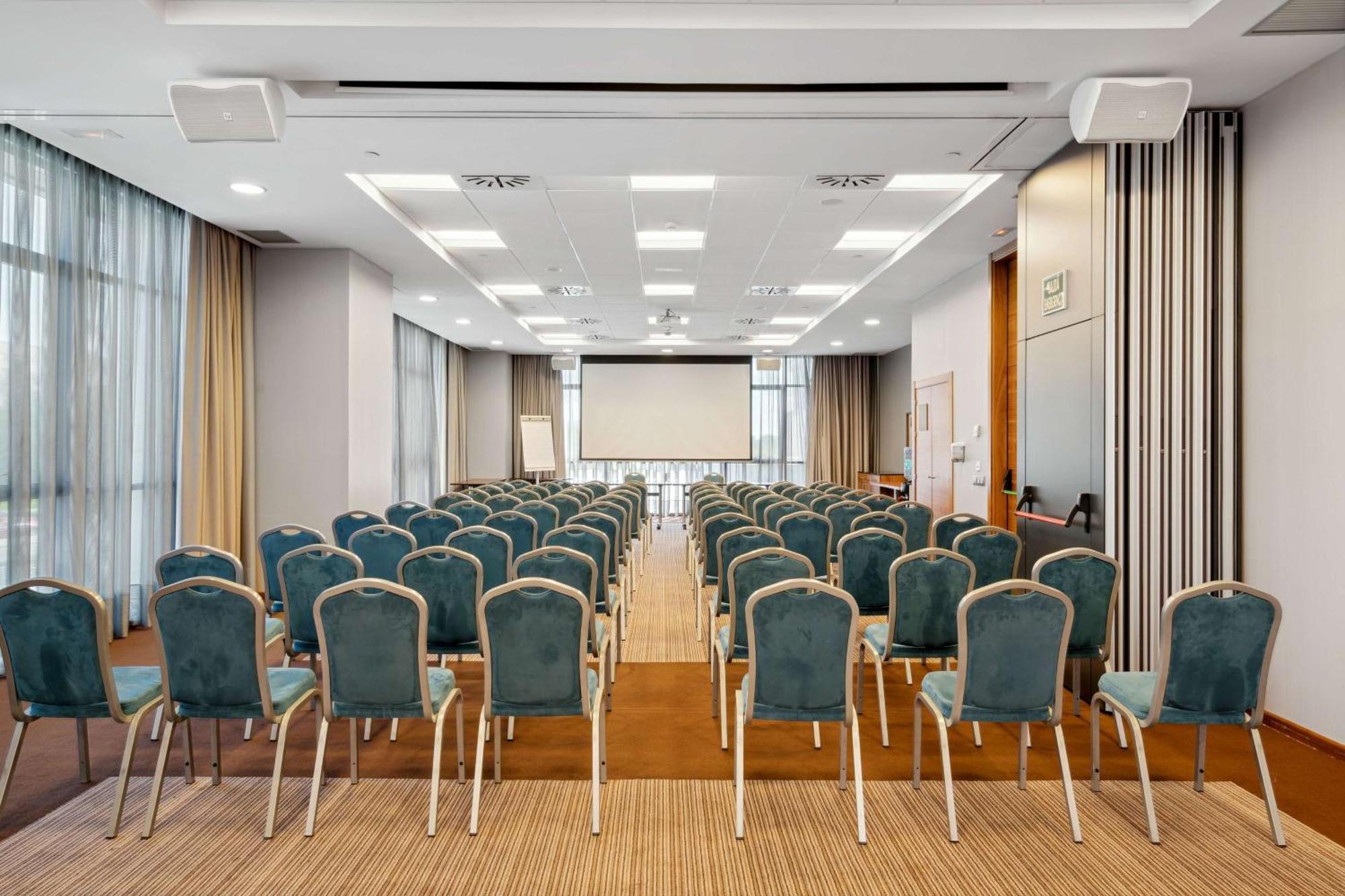 Hilton Garden Inn Sevilla Екстериор снимка