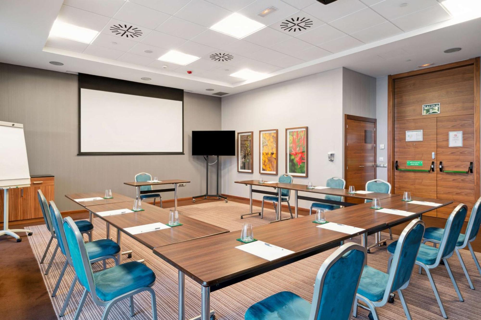 Hilton Garden Inn Sevilla Екстериор снимка