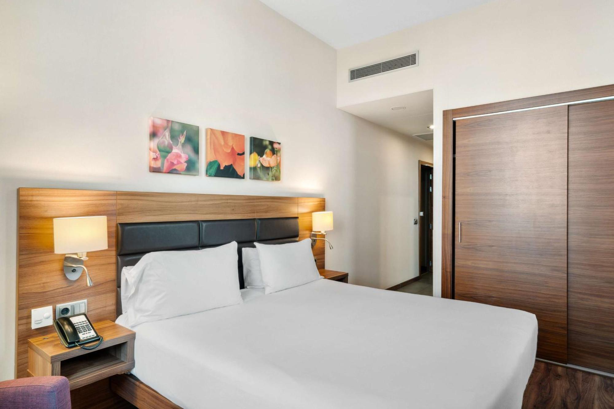 Hilton Garden Inn Sevilla Екстериор снимка