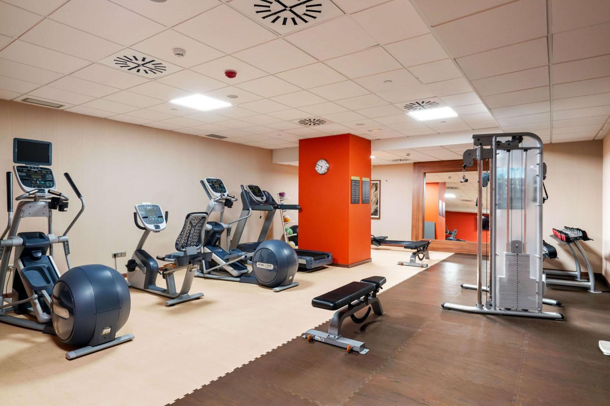 Hilton Garden Inn Sevilla Екстериор снимка