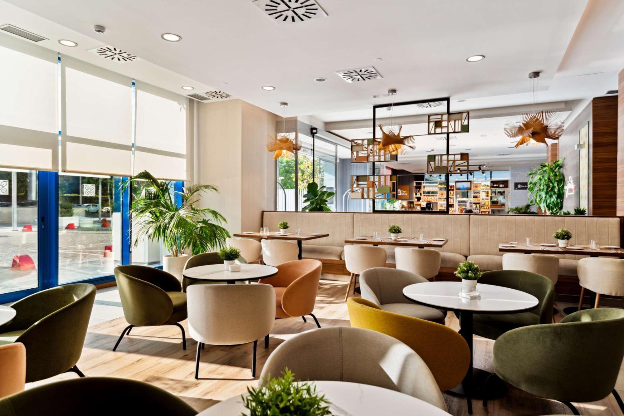 Hilton Garden Inn Sevilla Екстериор снимка