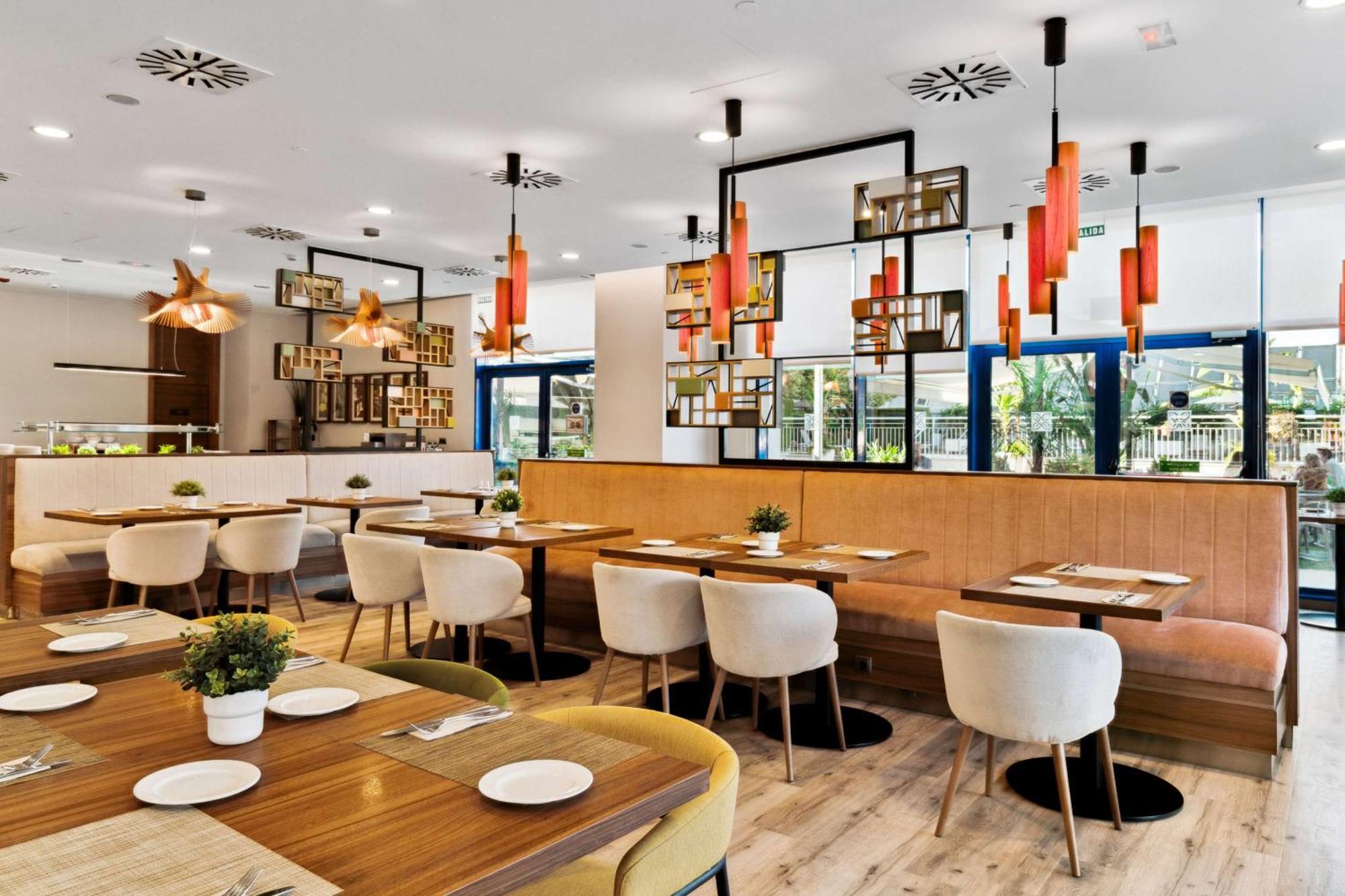 Hilton Garden Inn Sevilla Екстериор снимка