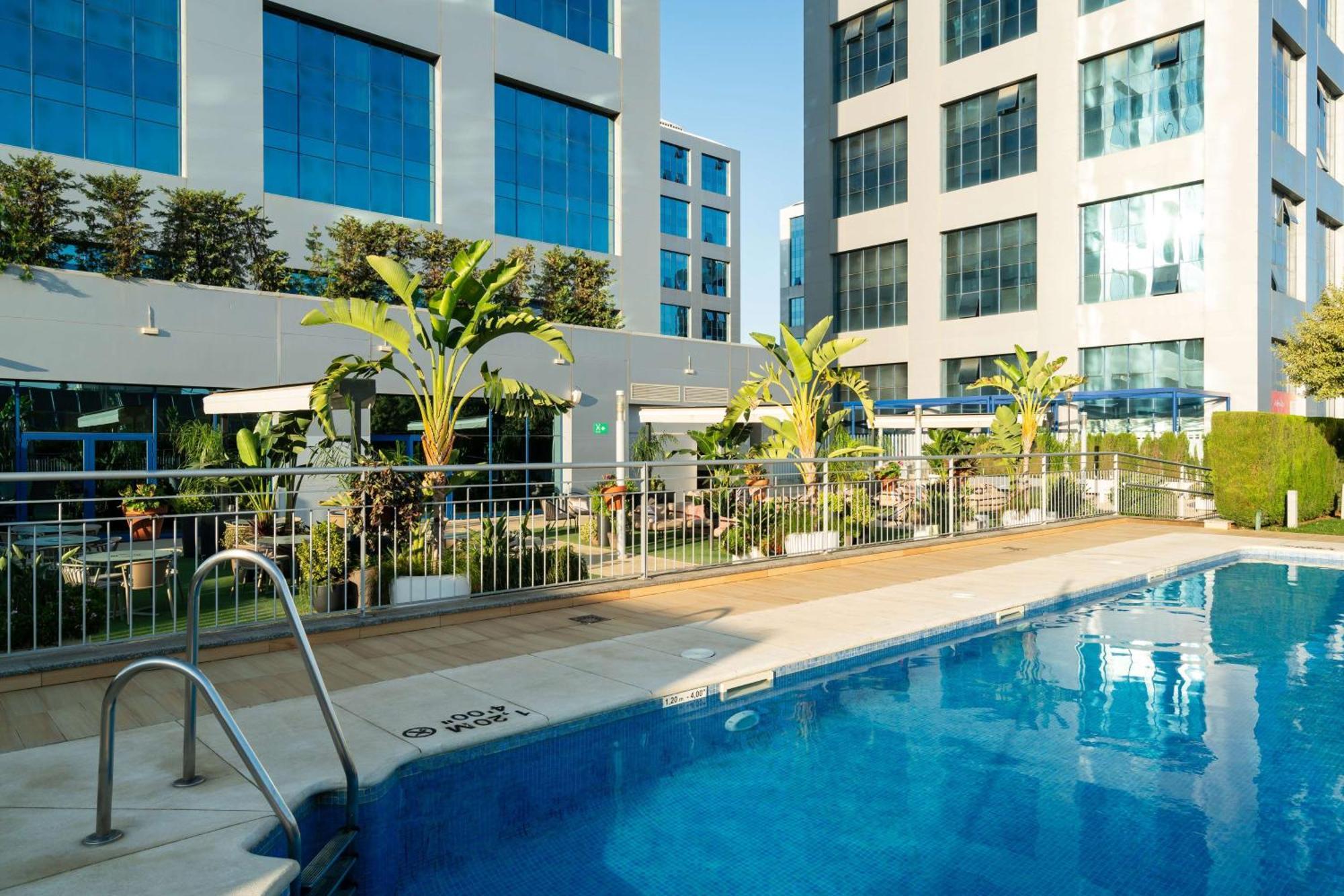 Hilton Garden Inn Sevilla Екстериор снимка