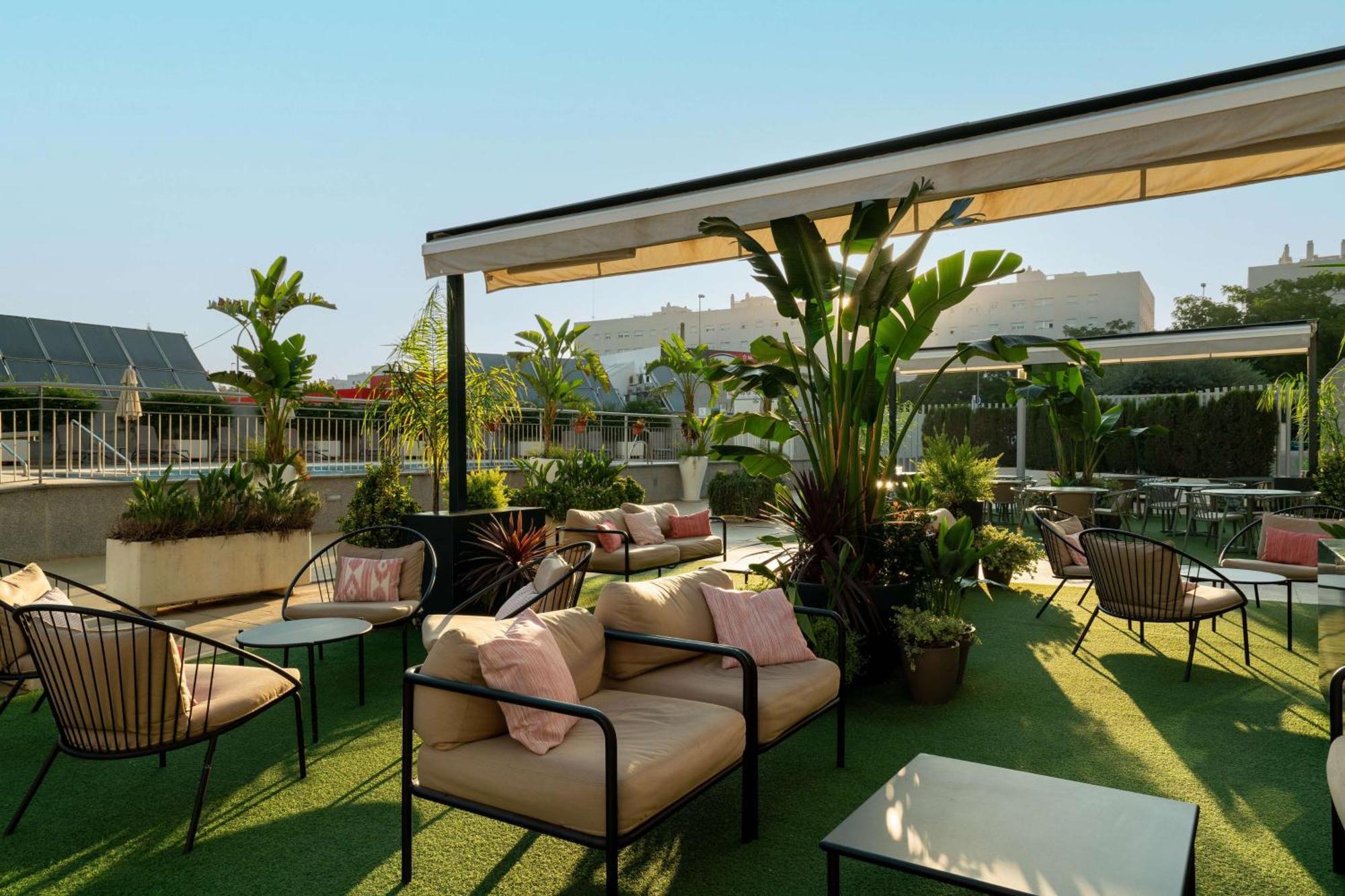 Hilton Garden Inn Sevilla Екстериор снимка