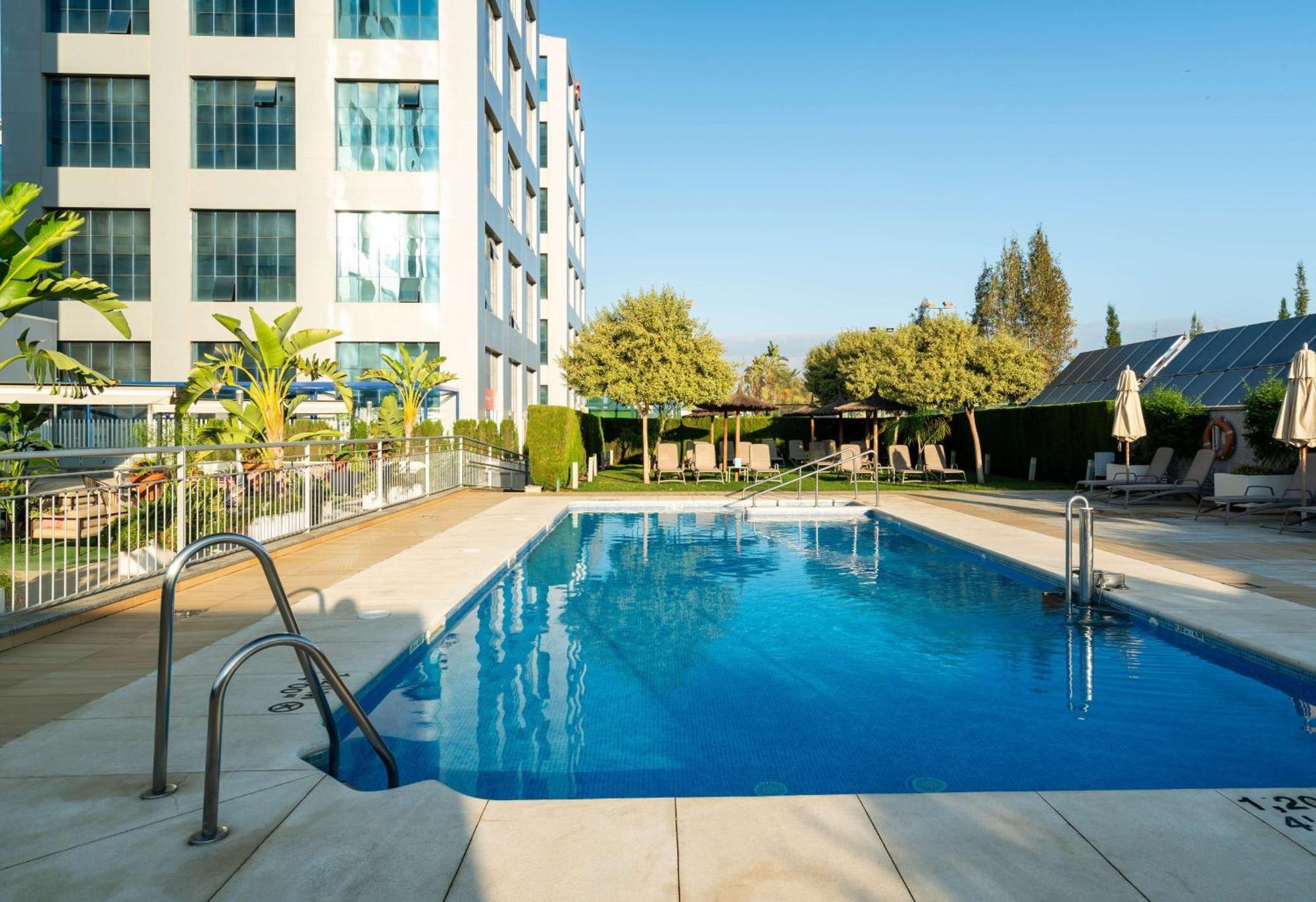 Hilton Garden Inn Sevilla Екстериор снимка