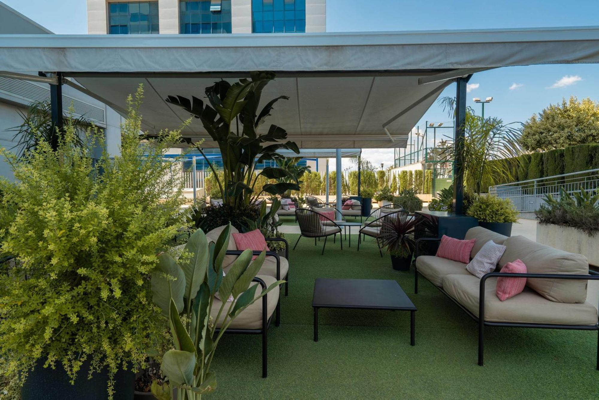 Hilton Garden Inn Sevilla Екстериор снимка