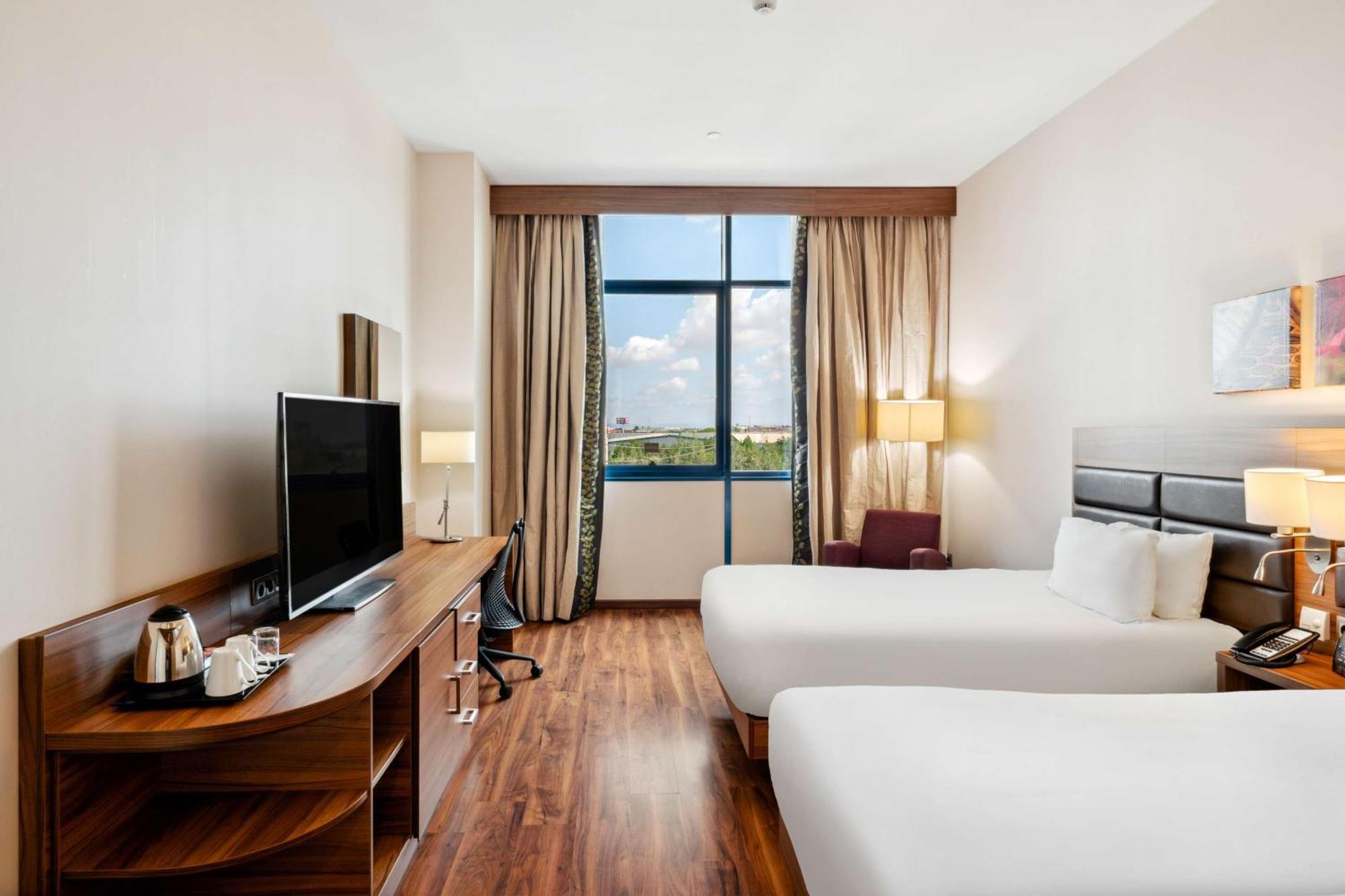 Hilton Garden Inn Sevilla Екстериор снимка
