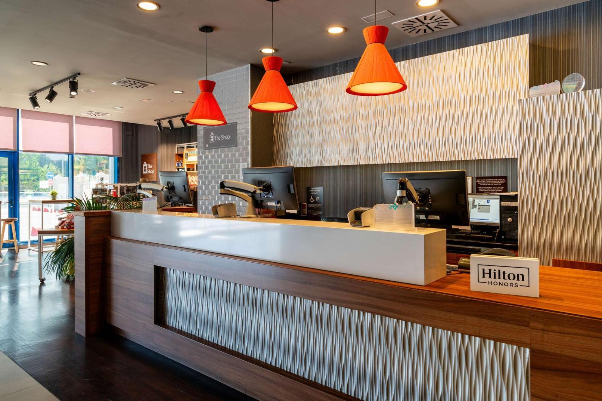 Hilton Garden Inn Sevilla Екстериор снимка