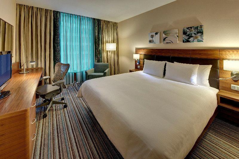 Hilton Garden Inn Sevilla Стая снимка