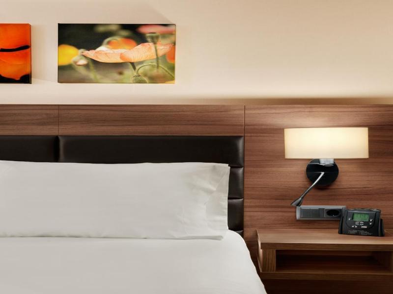 Hilton Garden Inn Sevilla Екстериор снимка